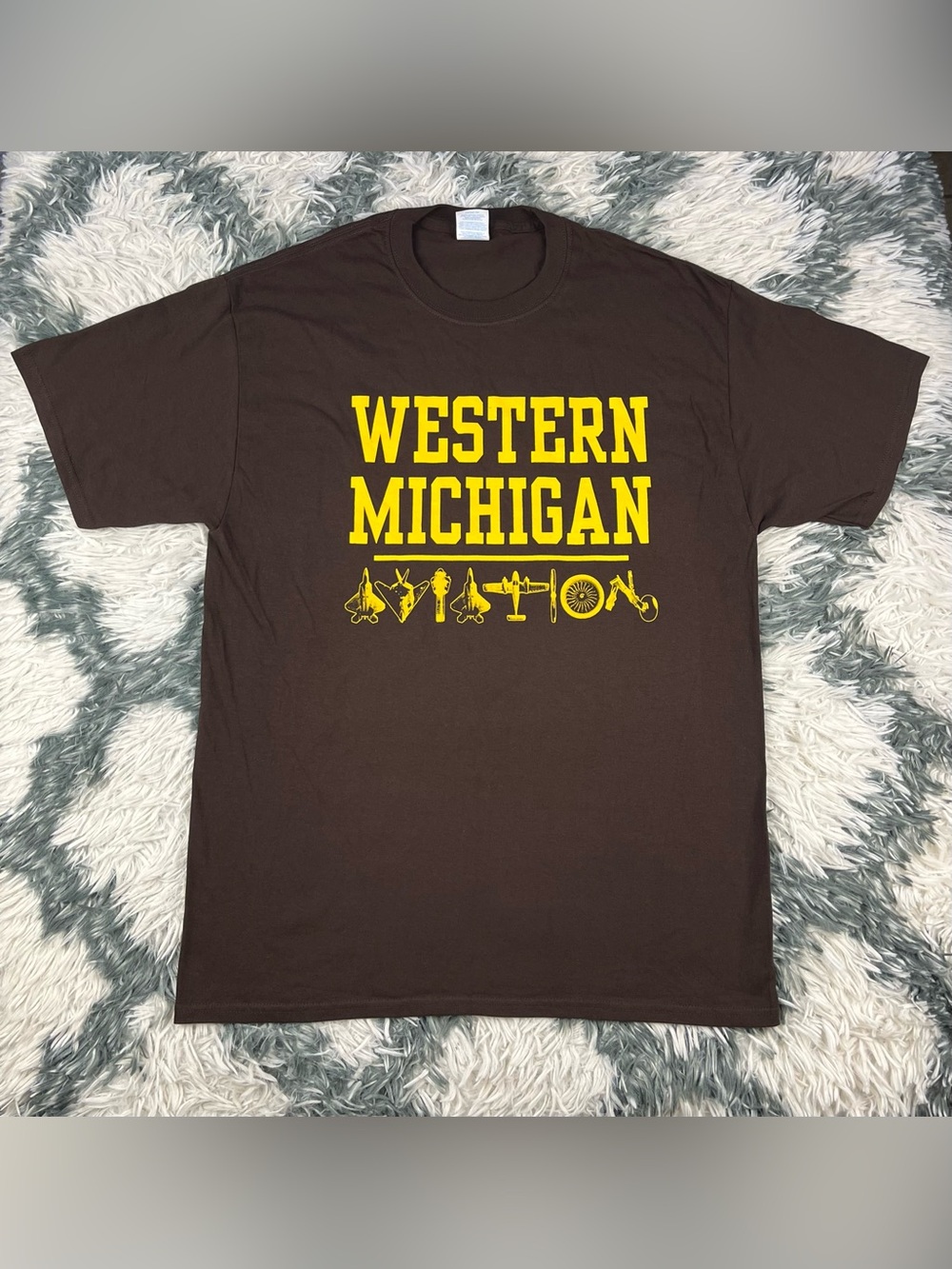 Western Michigan Aviation Men’s Brown Yellow Graphic T-shirt Size Large